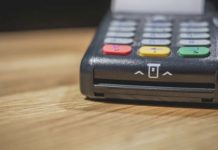 Odpowiednia kasa fiskalna do punktu handlowego.