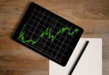 Dlaczego warto założyć szkło hartowane na tablet i jak je dopasować? szkło hartowane na tablet